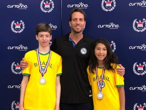 Esgrima Pinheiros no sulamericano Infantil, na foto André Mura, Isabel Chen