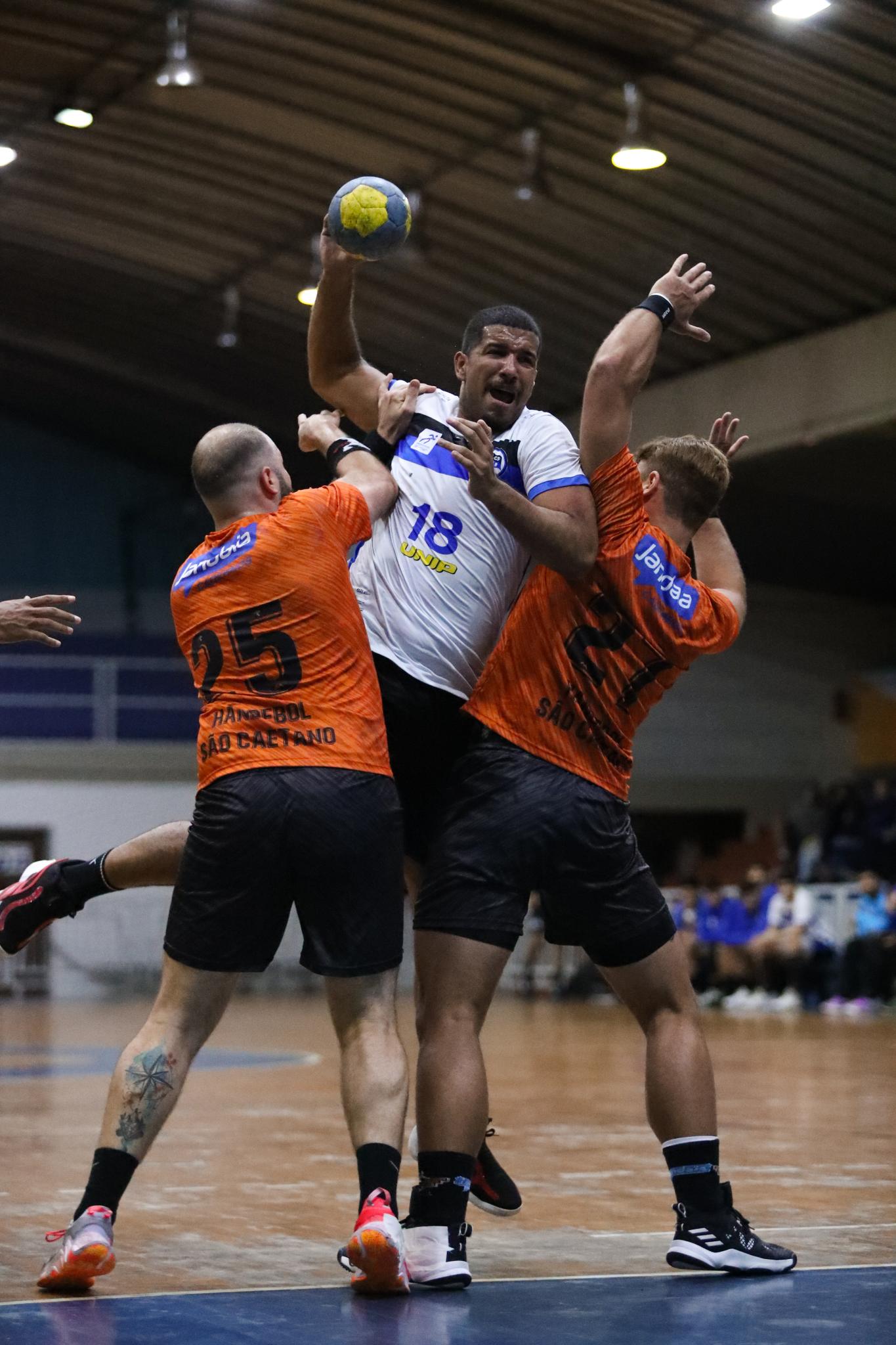 Pinheiros vence São Caetano e segue 100% no Paulistão de Handebol