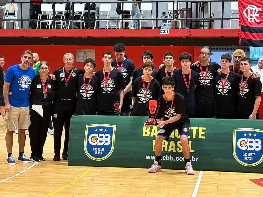 Equipe Sub-15 de vôlei feminino do Corinthians é campeã da série